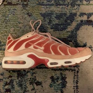 Nike TN air sneakers dusty peach- worn a handful of times womens size 7